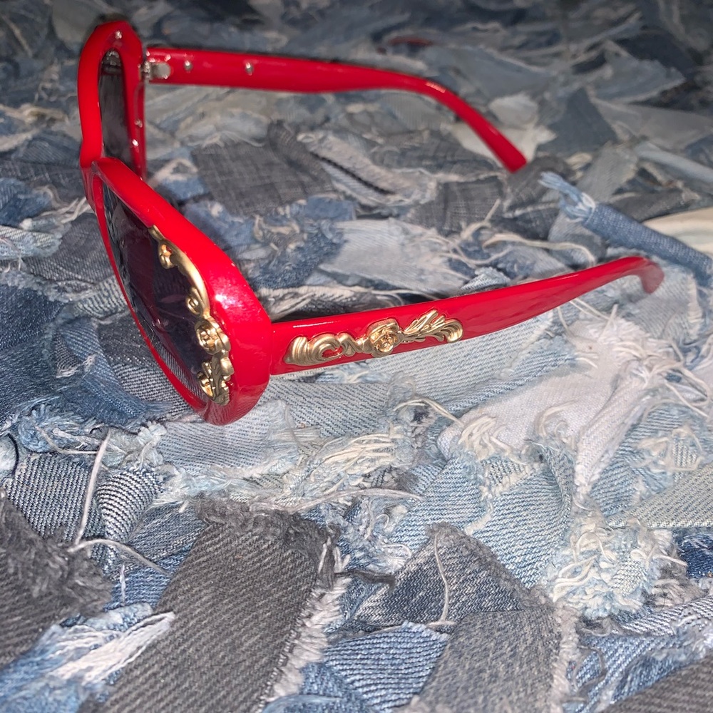 Sunglasses - Picture 4 of 5
